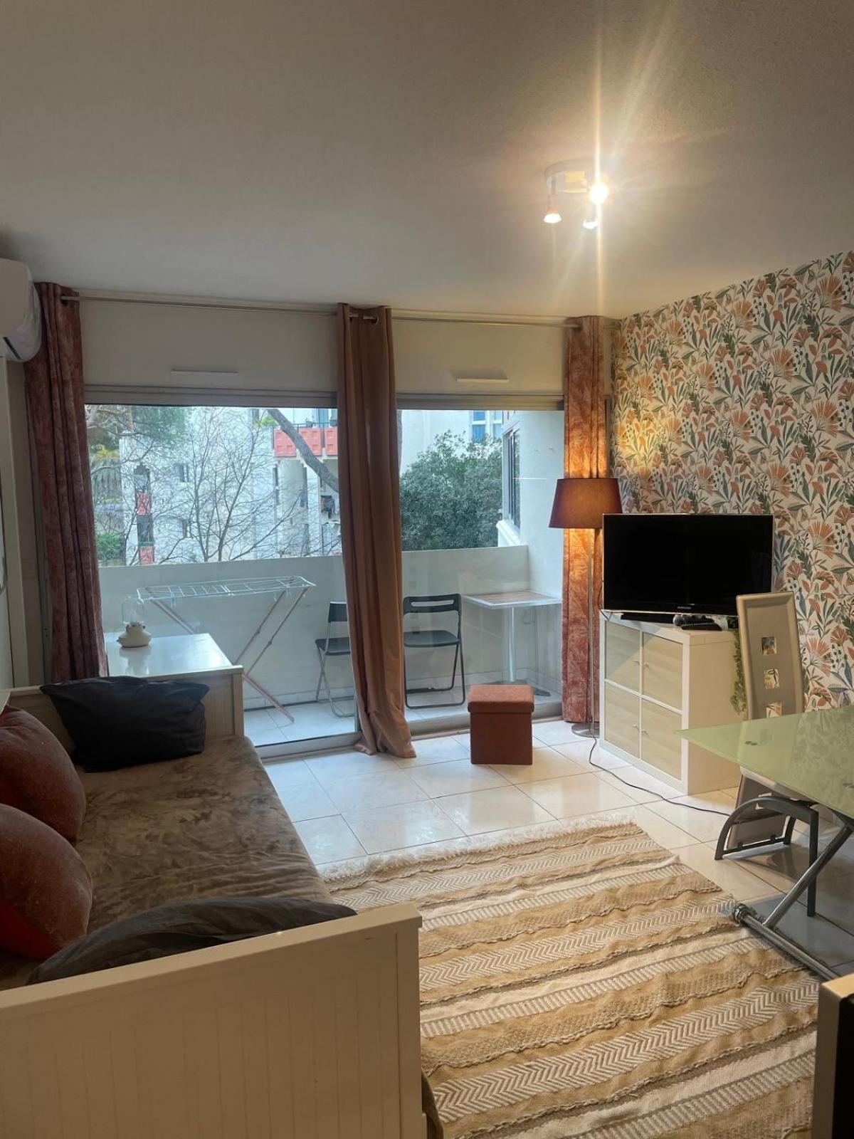 Le Val Fleuri Apartment Sete Bagian luar foto
